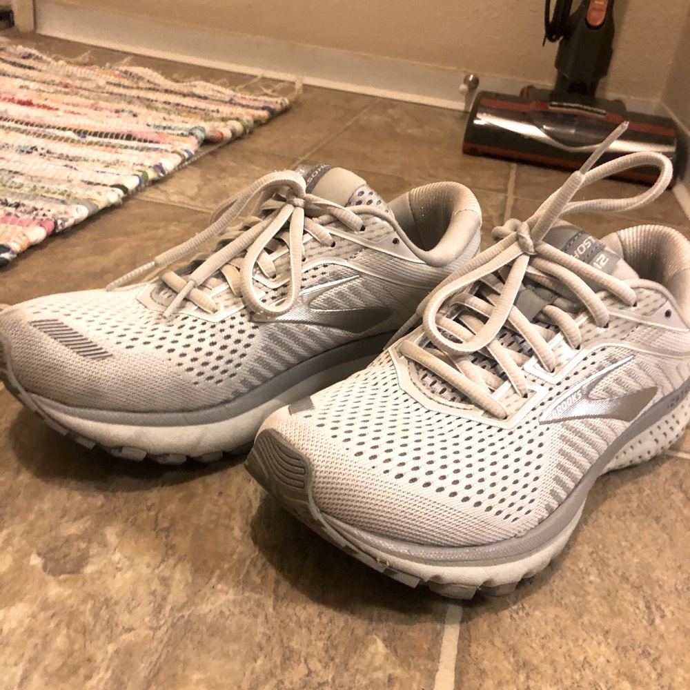 Size 8 Brooks